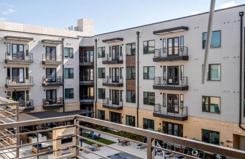 Highland Apartment | Highlands 1br w pool wd gym vibrant area ATX-201