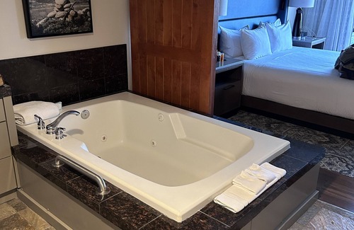 Carmel Highlands Cabin | Highlands Inn, minutes to Pebble Beach, Concours d'Elegance & Carmel by the Sea