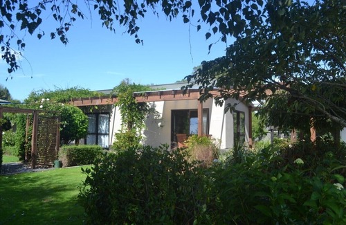 Oamaru Cabin | Highlands on Homestead -Tranquil rural property only minutes from town