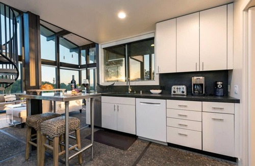 Sonoma House | Highlands Vista - 4 Bedrooms All En-Suite, Views