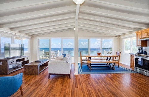 Haleiwa House | HIGHLY DESIRED PRIVATE BEACHFRONT HOME. Walking distance to Haleiwa town
