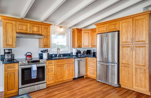 Haleiwa House | HIGHLY DESIRED PRIVATE BEACHFRONT HOME. Walking distance to Haleiwa town