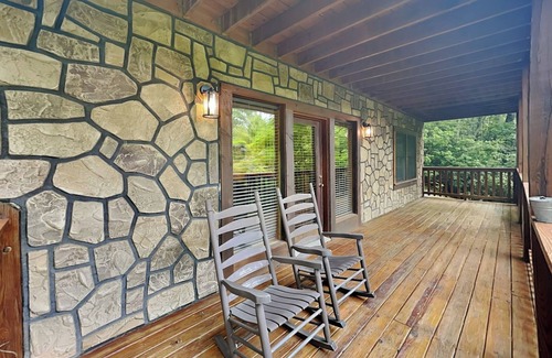 Black Bear Falls Cabin | Highpoint Escape