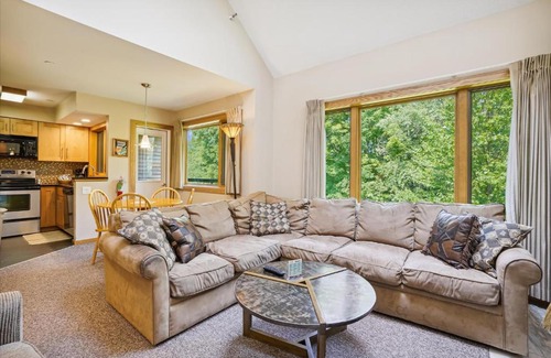 Central Vermont- Killington House | Highridge J5B Spectacular 1 Bedroom Escape with fireplace, sauna & resort amenities