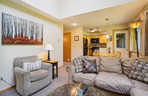Central Vermont- Killington House | Highridge J5B Spectacular 1 Bedroom Escape with fireplace, sauna & resort amenities