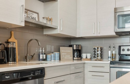 Peachtree Center Apartment | Highrise 1BR - 11th floor | King Bed | DT ATL