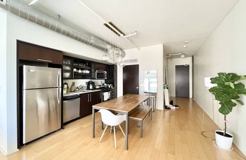 Downtown Los Angeles Condo | Highrise Condo in DTLA, 24hr Front Desk Security, Walk to LA Live