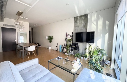 Downtown Los Angeles Condo | Highrise Condo in DTLA, 24hr Front Desk Security, Walk to LA Live