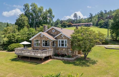 Candler House | Hike and Explore Mountain-View Escape in Candler