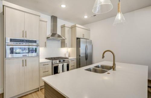 Weber County House | Hike and Ski Townhome 8 Mi to Dtwn Ogden!