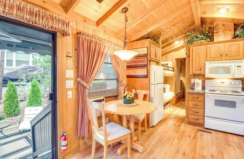 Show Low Cabin | Hike & Fish: Cozy Cabin w/Patio in Show Low!