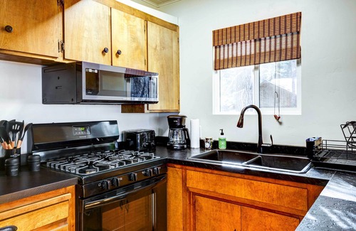 Cold Springs Cabin | Hike, Fish & Explore: California Cabin w/Deck!