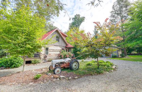 Weaverville House | Hike, Leaf Peep and More Sleek Cabin in Weaverville