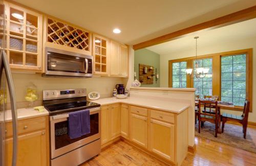 Mountain Air Apartment | Hike On-Site Gem in Burnsville, Near Waterfalls