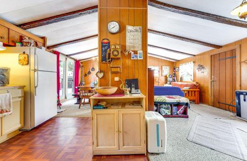 Chester House | Hike, Ski and Unwind Cabin with Deck in Chester!