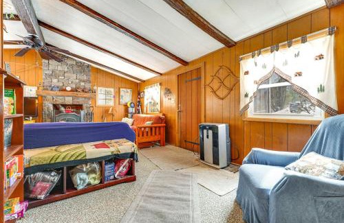 Chester House | Hike, Ski and Unwind Cabin with Deck in Chester!