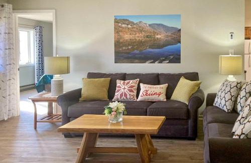 Lincoln Apartment | Hike, Ski, Explore Lincoln Condo with Pool Access