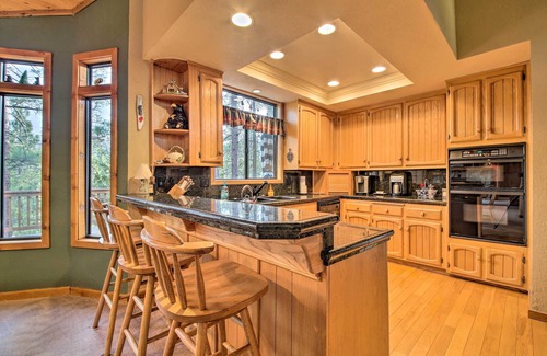 Fox Farm Cabin | Hike, Ski, Fish: Big Bear Lake Lodge w/Deck