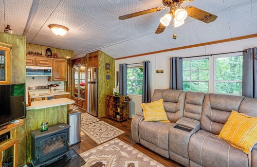Newland House | Hike, Swim, Ski & More: Pet-Friendly Newland Home!