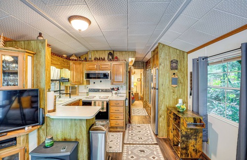 Newland House | Hike, Swim, Ski & More: Pet-Friendly Newland Home!