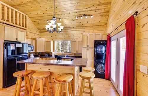 Deadwood Cabin | Hike, Unwind & Bring Your Pet: Deadwood Cabin!