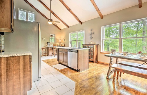 Rogers Cabin | Hike & Zip-Line: Red River Gorge Cabin w/Hot Tub!