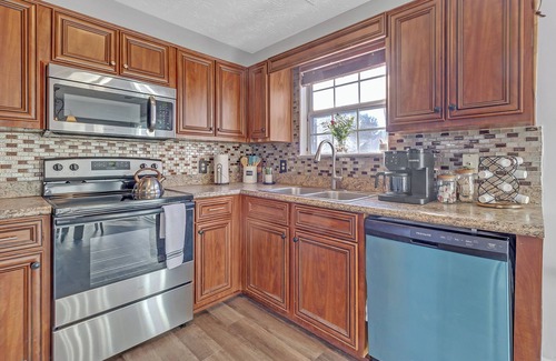 Candler-McAfee House | Hikers Haven Beautiful Home mins to downtown Atlanta & Decatur, w deck & garage