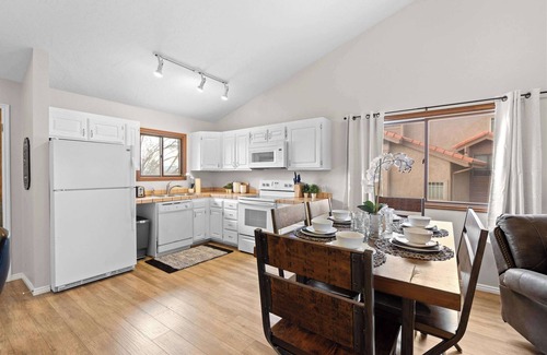 St. George Condo | Hikers Hideaway Cozy Resort Condo w/Pool & More