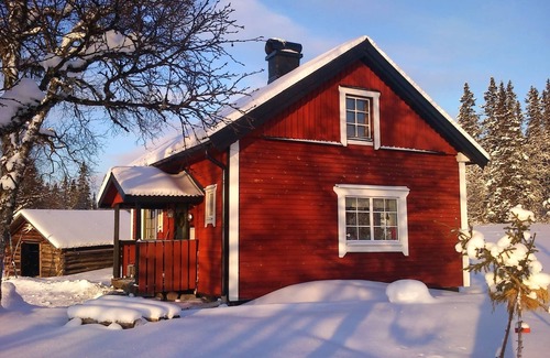 Sarna Cottage | Hiking, 700 m altitude, Sauna. Down hill- & Cross country trails-tracks