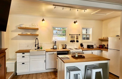 Tobermory House | Hiking Boots to Flip Flops a Waterfront Retreat