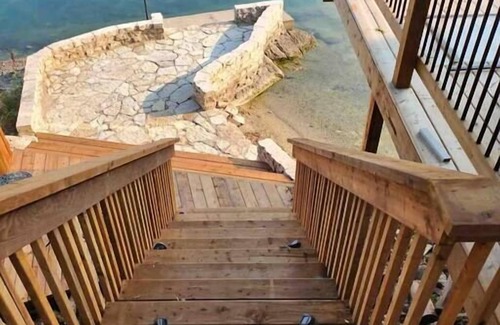 Tobermory House | Hiking Boots to Flip Flops a Waterfront Retreat