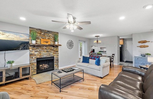 Sugar Mountain Condo | Hiking Trails, King Bed, View, Recently Renovated