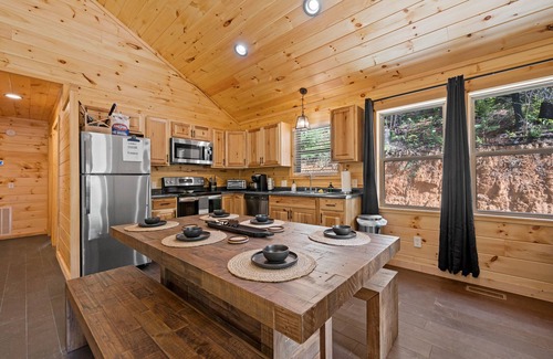 Gatlinburg - Pigeon Forge Cabin | Hiking Waterfall Private Fireplace HotTub Shuffleboard