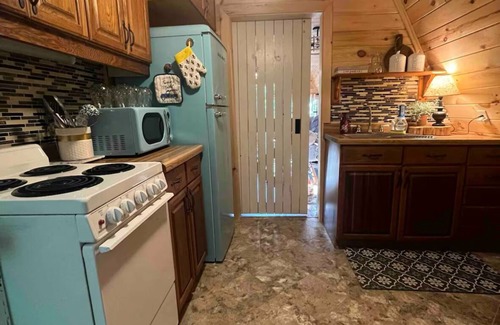 Rosman House | Hilda’s Hideaway- a charming little A-frame