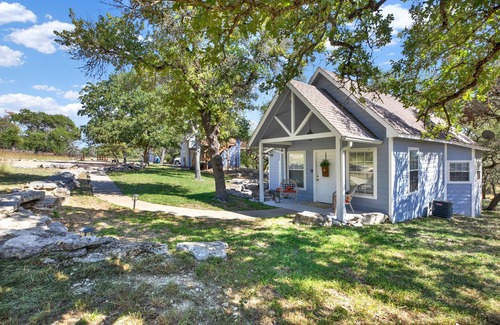 Fredericksburg Cottage | Hill Country Cottage; Gorgeous Views; Relax and unplug from city life.