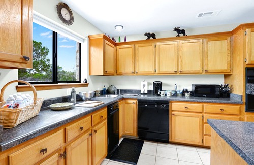 Kerrville House | Hill Country views, beautiful sunsets, private, and natural wildlife.