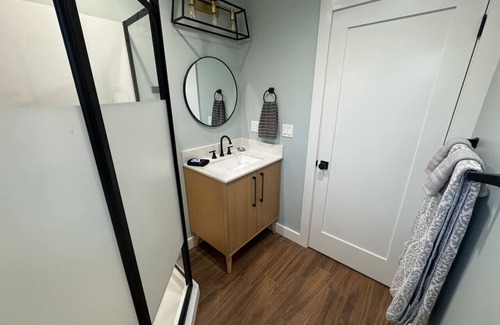 Freshwater House | Hill Crest Drive Queen Bed