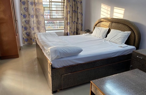 Bhopal Bed & Breakfast | Hill View Homestay