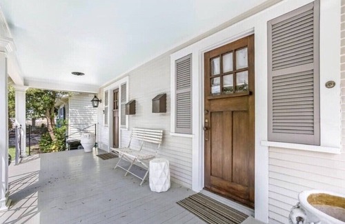 Central Carrollton Association House | "Hillary Gardens" Hip Uptown/University Area Owner on Premises