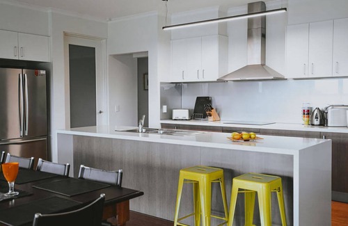 Lyonville House | Hillcrest ~ Daylesford Region ~ Modern home set in beautiful gardens!