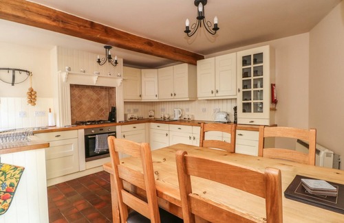 Longnor Cottage | HILLCREST, family friendly, character holiday cottage in Longnor