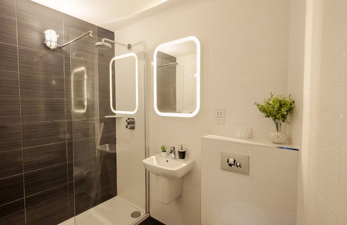 Dingle Hotel | Hillgrove Guesthouse