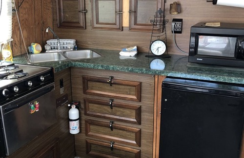 Alexandria Bay Hotel | Hills Motor Court & Marina