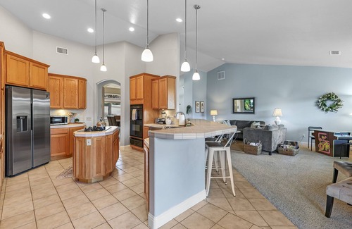 Redding House | *Hillside Cottage*pool spa grill mountain views