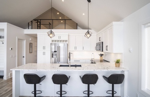 Central Okanagan House | Hillside Cottage With Panoramic Lake View!