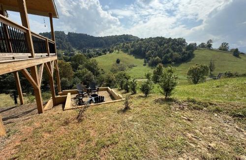 Waynesville House | Hillside Escape