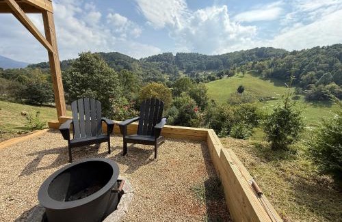 Waynesville House | Hillside Escape