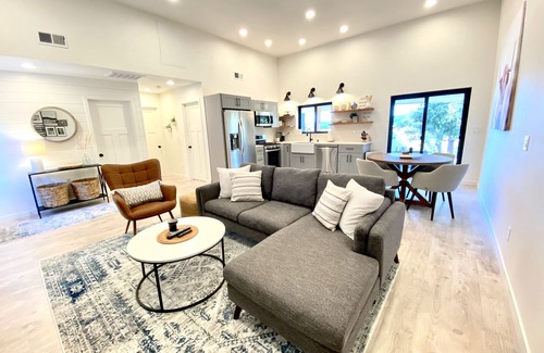 West Stayton House | Hillside Guesthouse Retreat close to Salem & Albany