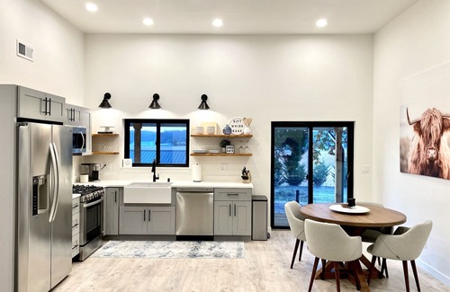 West Stayton House | Hillside Guesthouse Retreat close to Salem & Albany
