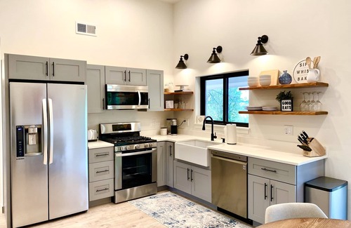 West Stayton House | Hillside Guesthouse Retreat close to Salem & Albany